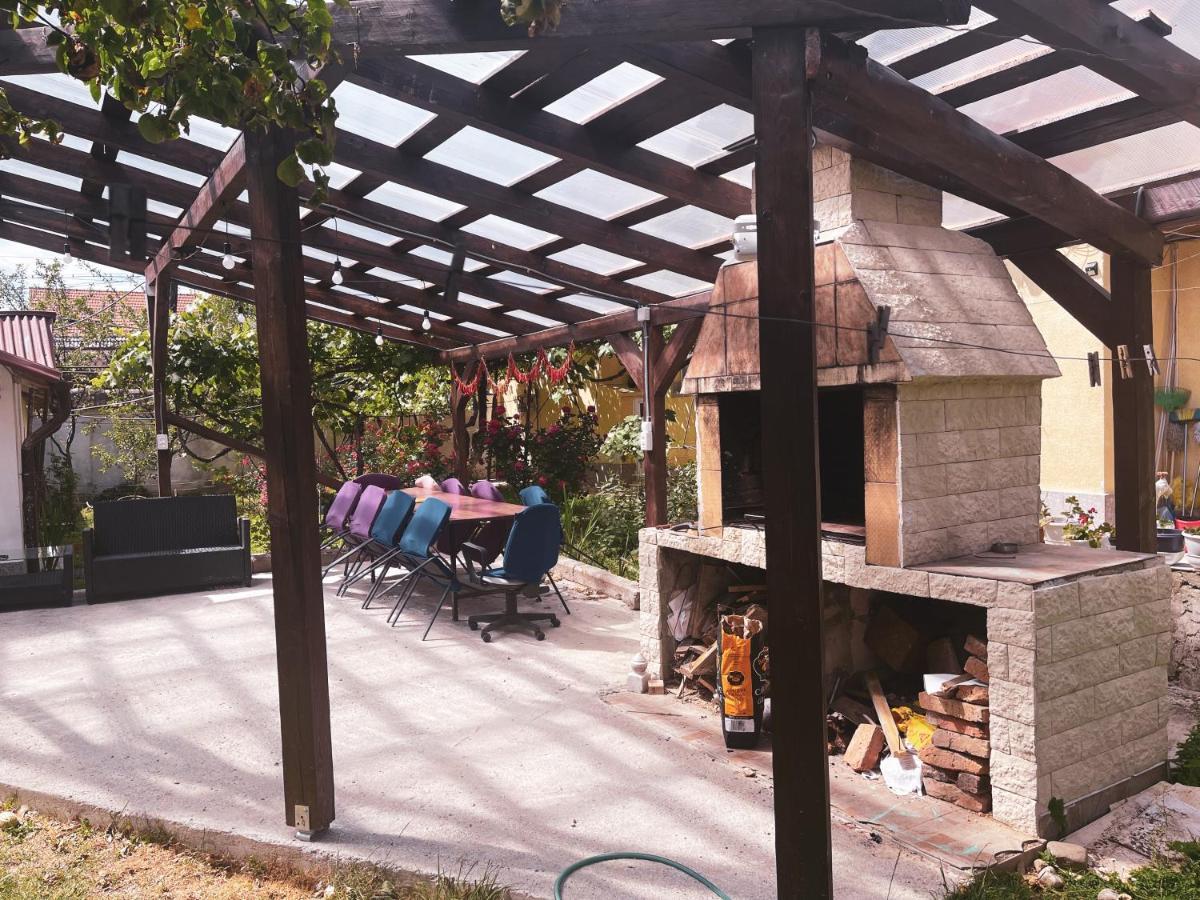 Yard Studio Rasnov Apartment Exterior photo