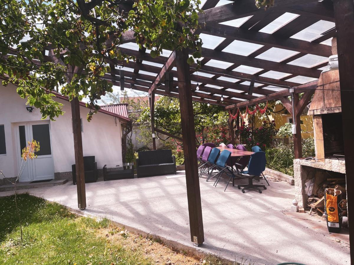 Yard Studio Rasnov Apartment Exterior photo